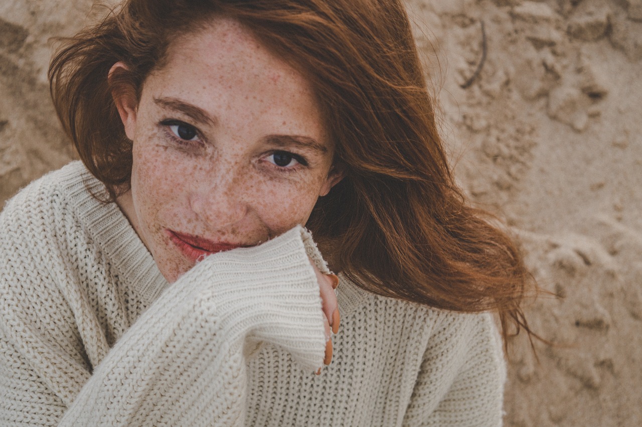 Soin du visage : comment en finir avec les taches brunes ?